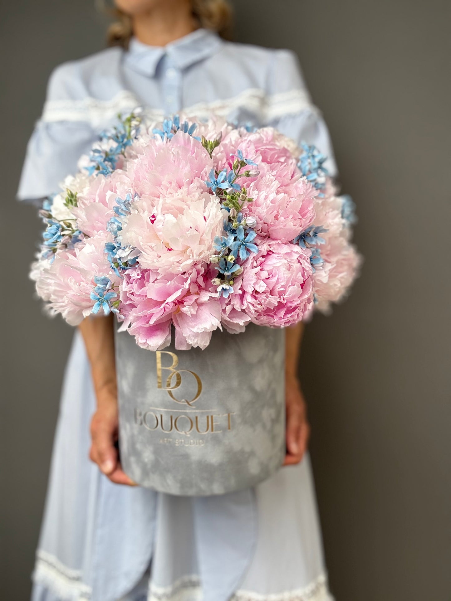 PINK PEONIES & BLUE FLOWERS IN LUXURY HAT BOX | BQ BOUQUET