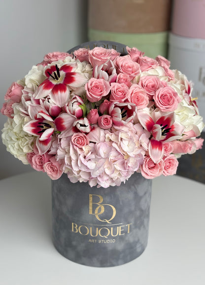 PINK ROSES, WHITE HYDRANGEA & RED-WHITE LILIES IN LUXURY HAT BOX | BQ BOUQUET