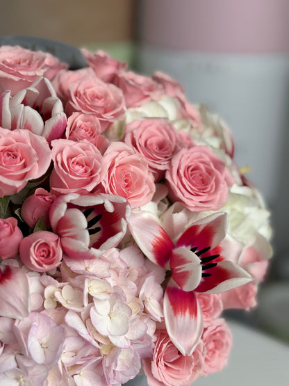 PINK ROSES, WHITE HYDRANGEA & RED-WHITE LILIES IN LUXURY HAT BOX | BQ BOUQUET