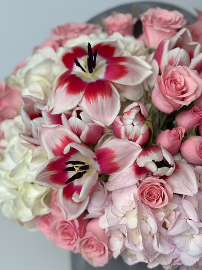 PINK ROSES, WHITE HYDRANGEA & RED-WHITE LILIES IN LUXURY HAT BOX | BQ BOUQUET
