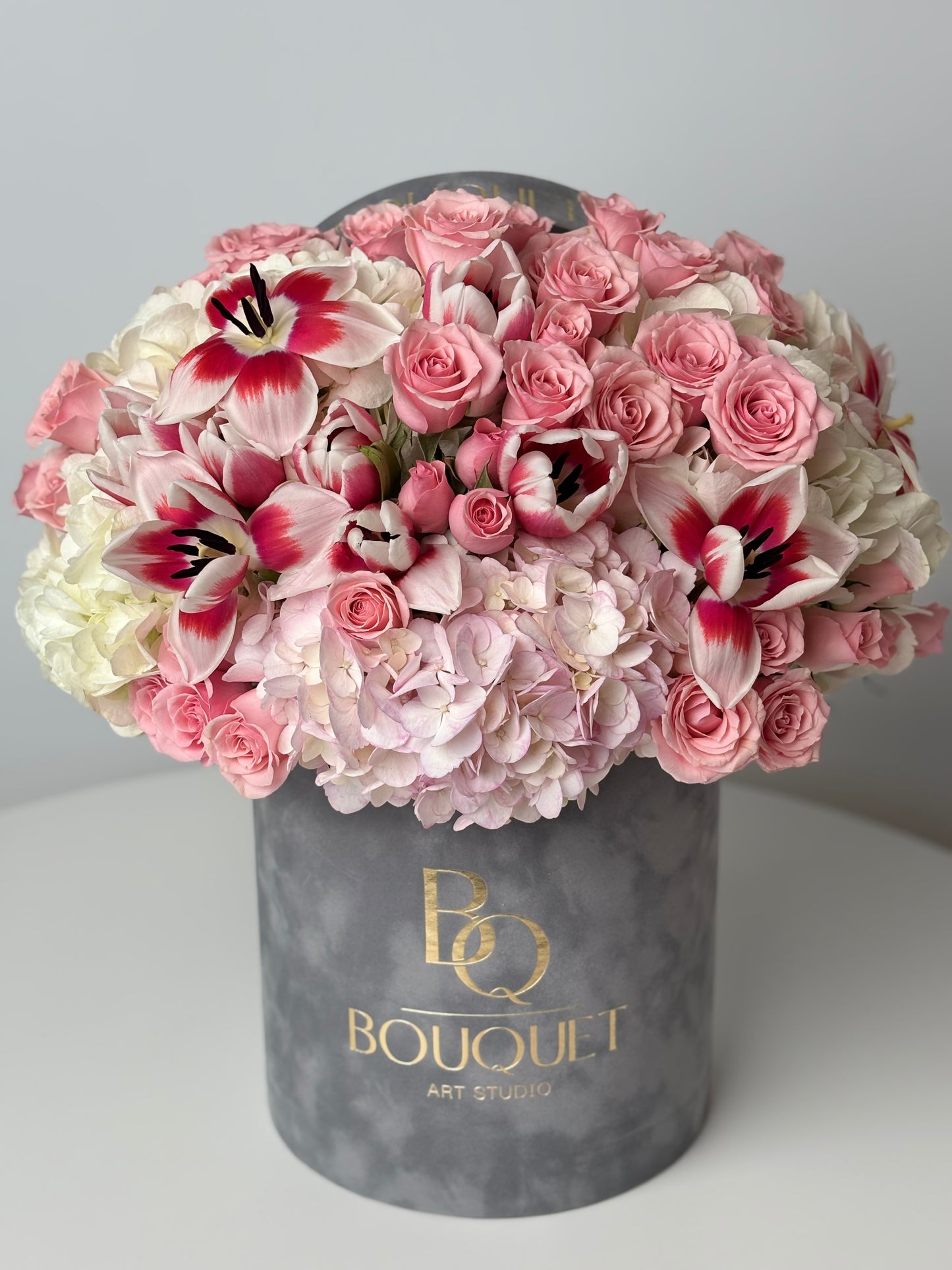 PINK ROSES, WHITE HYDRANGEA & RED-WHITE LILIES IN LUXURY HAT BOX | BQ BOUQUET