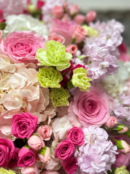 Pinck Roses & Mix flowers box