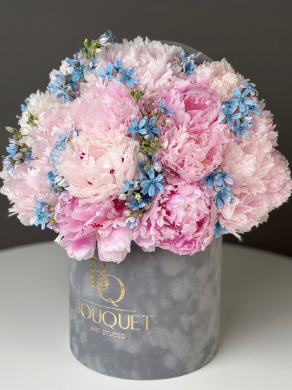 PINK PEONIES & BLUE FLOWERS IN LUXURY HAT BOX | BQ BOUQUET