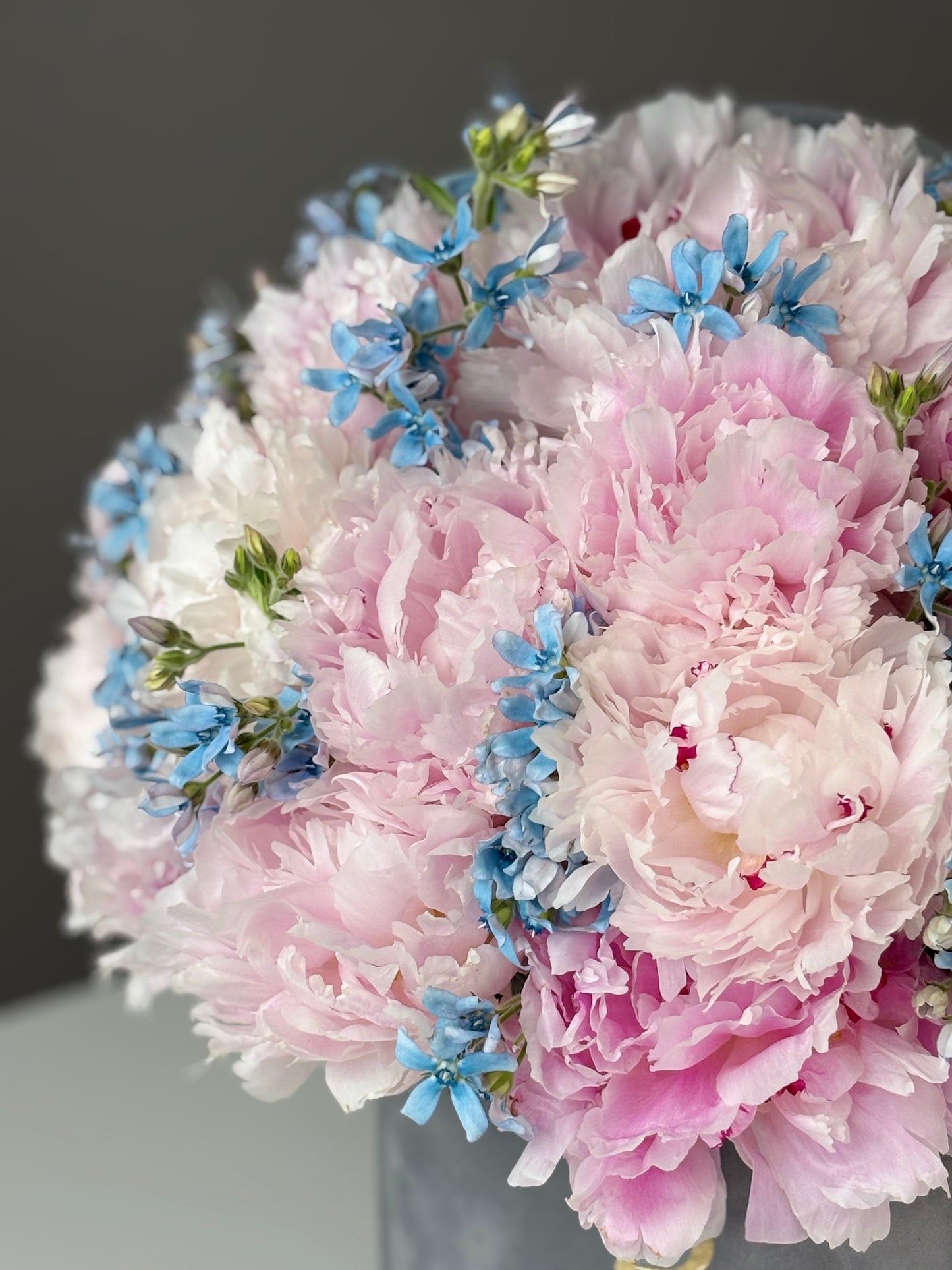 PINK PEONIES & BLUE FLOWERS IN LUXURY HAT BOX | BQ BOUQUET