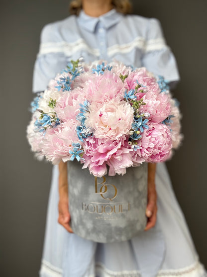 PINK PEONIES & BLUE FLOWERS IN LUXURY HAT BOX | BQ BOUQUET