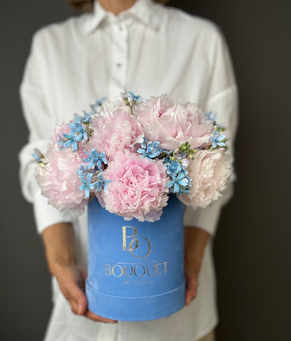 LUXURY PINK PEONIES & BLUE FLOWERS IN VELVET HAT BOX | BQ BOUQUET