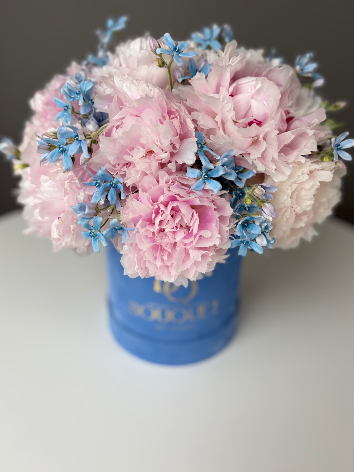 LUXURY PINK PEONIES & BLUE FLOWERS IN VELVET HAT BOX | BQ BOUQUET