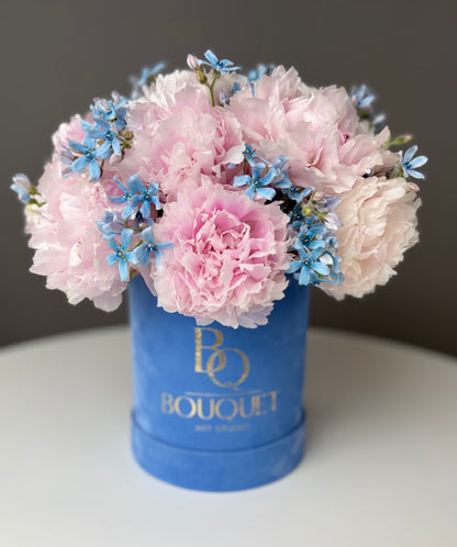 LUXURY PINK PEONIES & BLUE FLOWERS IN VELVET HAT BOX | BQ BOUQUET