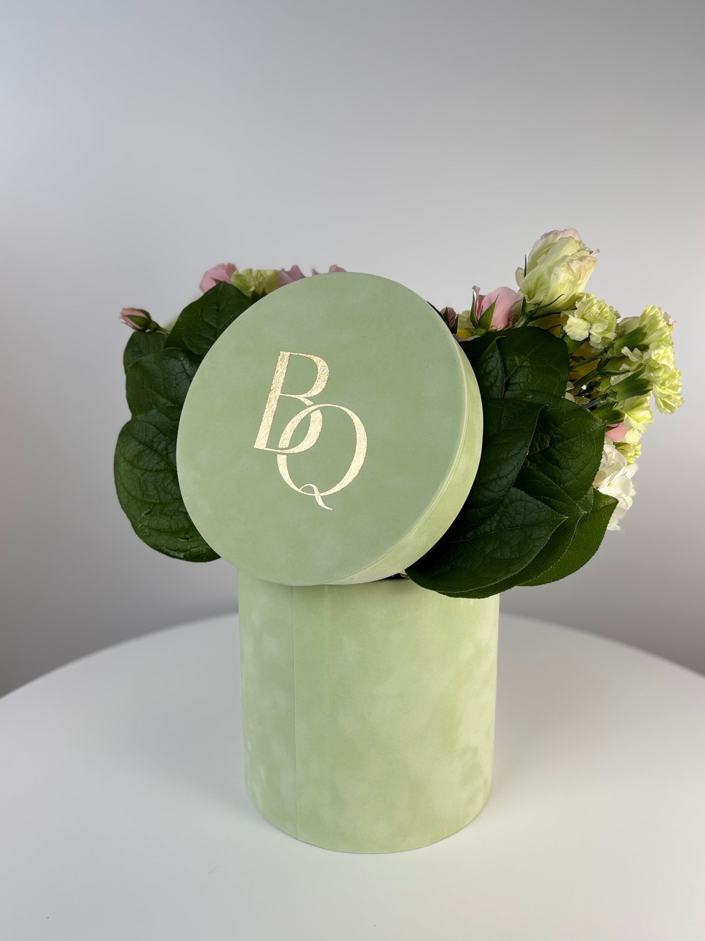 LUXURY YELLOW RANUNCULUS, PINK CARNATIONS & WHITE FLOWERS IN HAT BOX | BQ BOUQUET