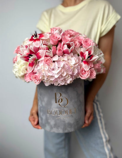 PINK ROSES, WHITE HYDRANGEA & RED-WHITE LILIES IN LUXURY HAT BOX | BQ BOUQUET