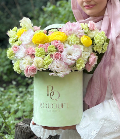 LUXURY YELLOW RANUNCULUS, PINK CARNATIONS & WHITE FLOWERS IN HAT BOX | BQ BOUQUET