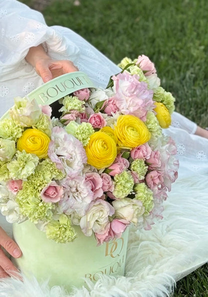 LUXURY YELLOW RANUNCULUS, PINK CARNATIONS & WHITE FLOWERS IN HAT BOX | BQ BOUQUET