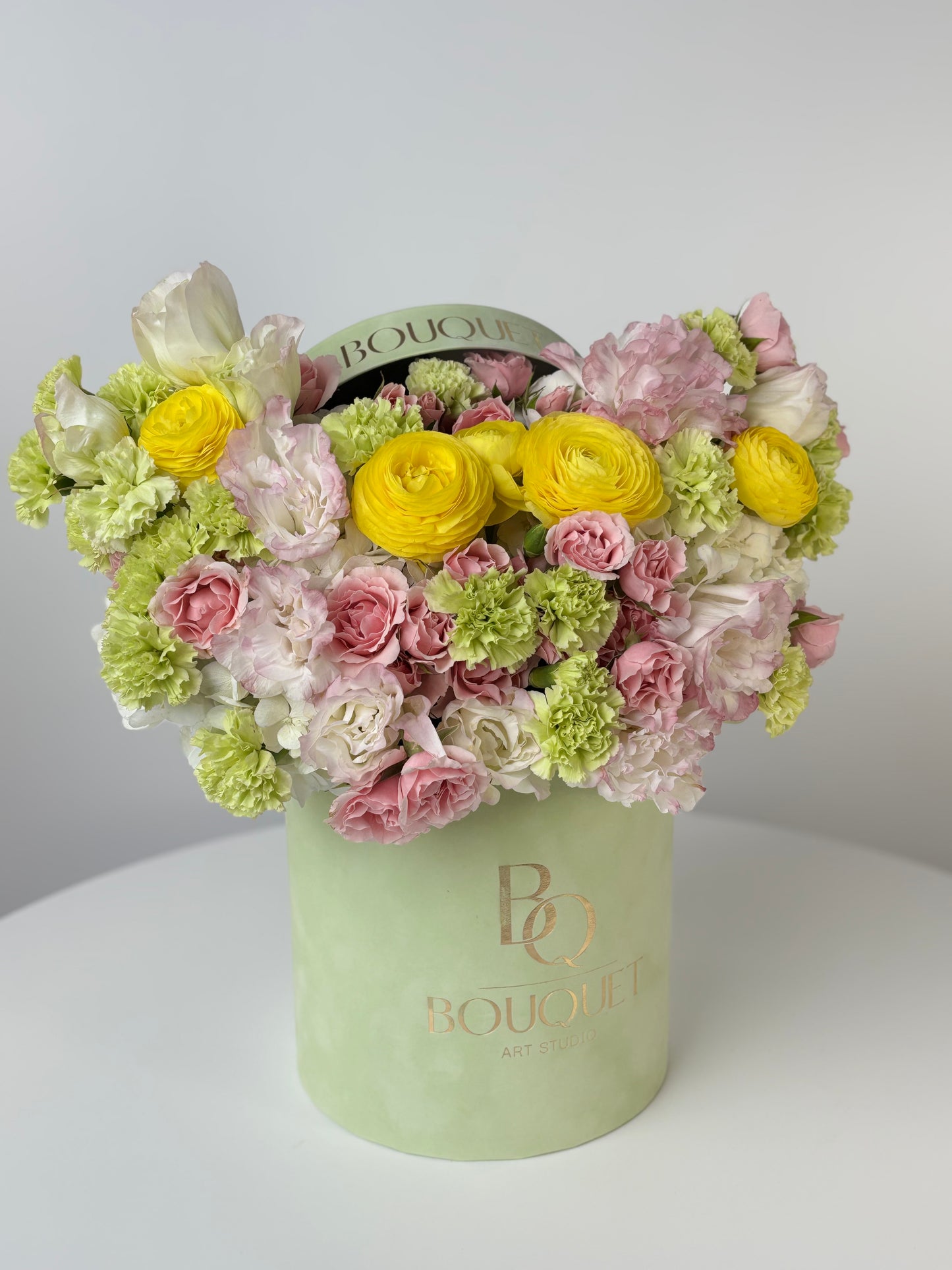 LUXURY YELLOW RANUNCULUS, PINK CARNATIONS & WHITE FLOWERS IN HAT BOX | BQ BOUQUET