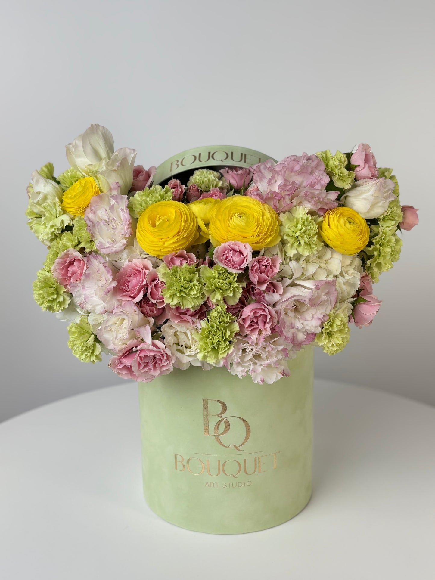 LUXURY YELLOW RANUNCULUS, PINK CARNATIONS & WHITE FLOWERS IN HAT BOX | BQ BOUQUET