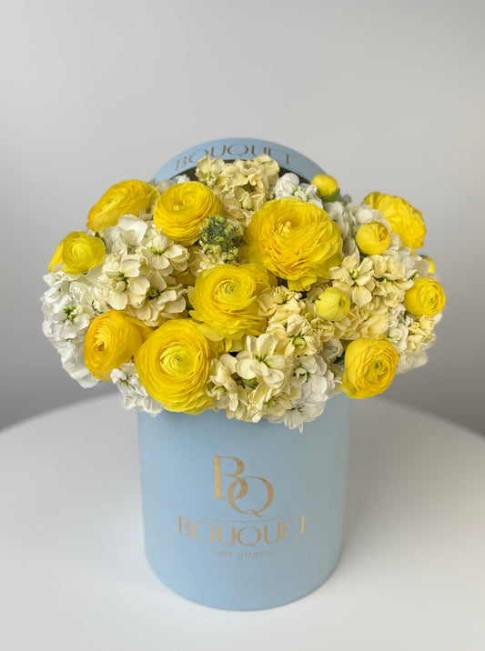 LUXURY YELLOW RANUNCULUS & WHITE FLOWERS IN HAT BOX | BQ BOUQUET