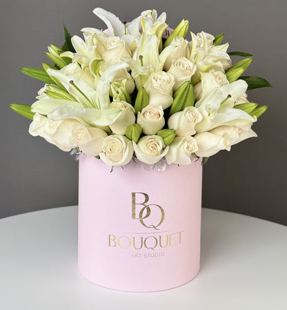 Champagne Grace – Flowers Box with White Roses & Lilies