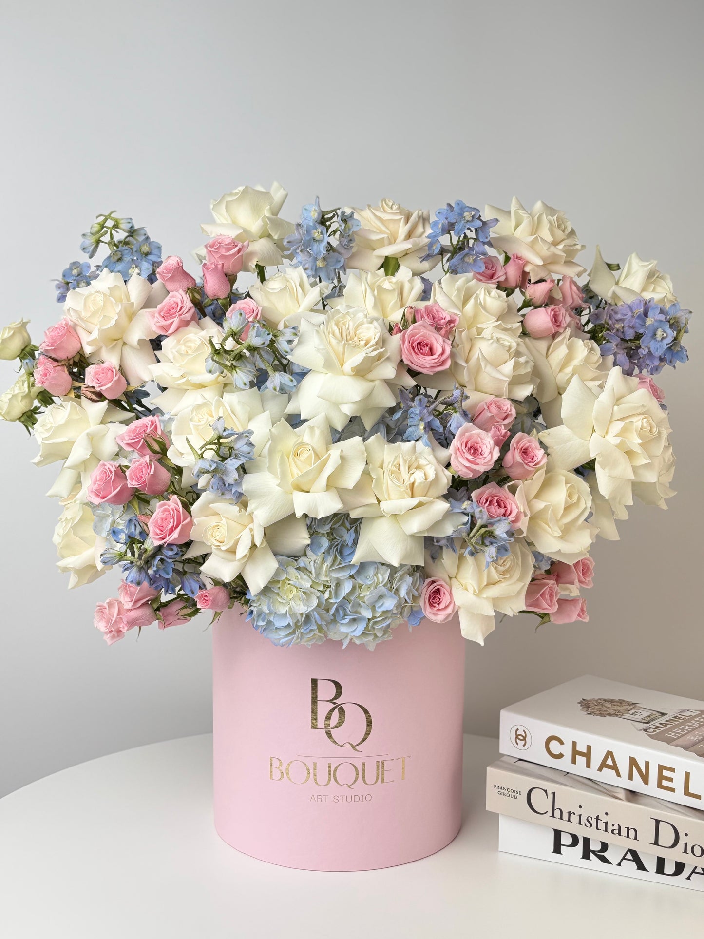 LUXURY WHITE ROSES, BLUE HYDRANGEA & PINK SPRAY ROSES IN HAT BOX | BQ BOUQUET
